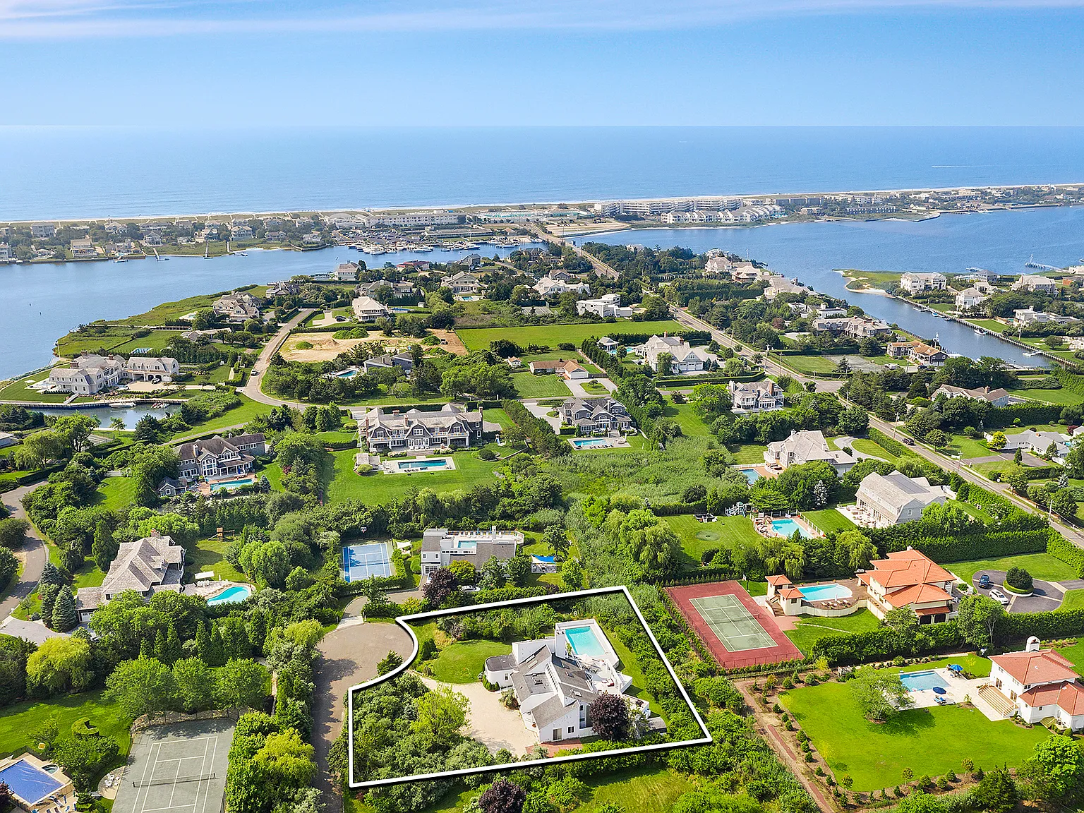 WHB Village Prime Location, Large 5 Bed I 5 Bath I Gunite Pool — Photo 4