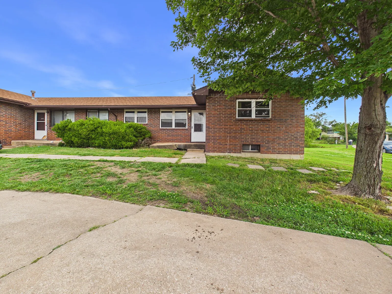 2 bed, 1.0 bath, $750 — Photo 2