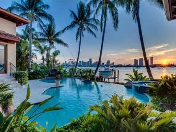 433 S Hibiscus Dr, Miami Beach, FL 33139