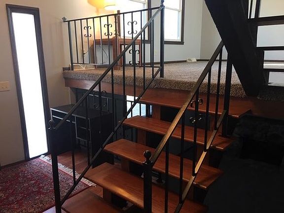 3rd image of 15023 Chicago Cir
