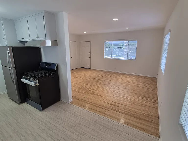 511 Strand St #A — Photo 7