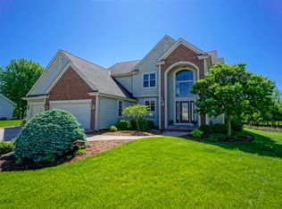 215 Shore Cir, Oconomowoc, WI 53066