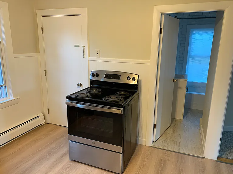 19 Youngs Ave #1R — Photo 3