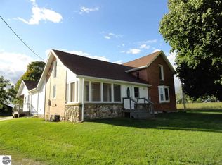 11925 N Meridian Rd, Farwell, MI 48622