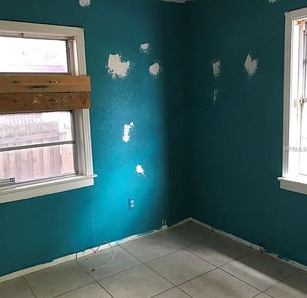 4th image of 5130 N Matanzas Ave