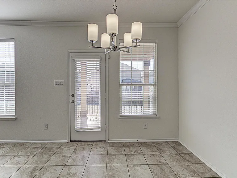 339 Alamosa Dr — Photo 15
