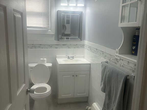 3rd image of 287 Grant Ave