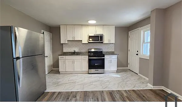 3 bed, 1400 sqft, $1,985 — Photo 2