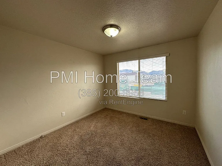 2414 S Andover St — Photo 16