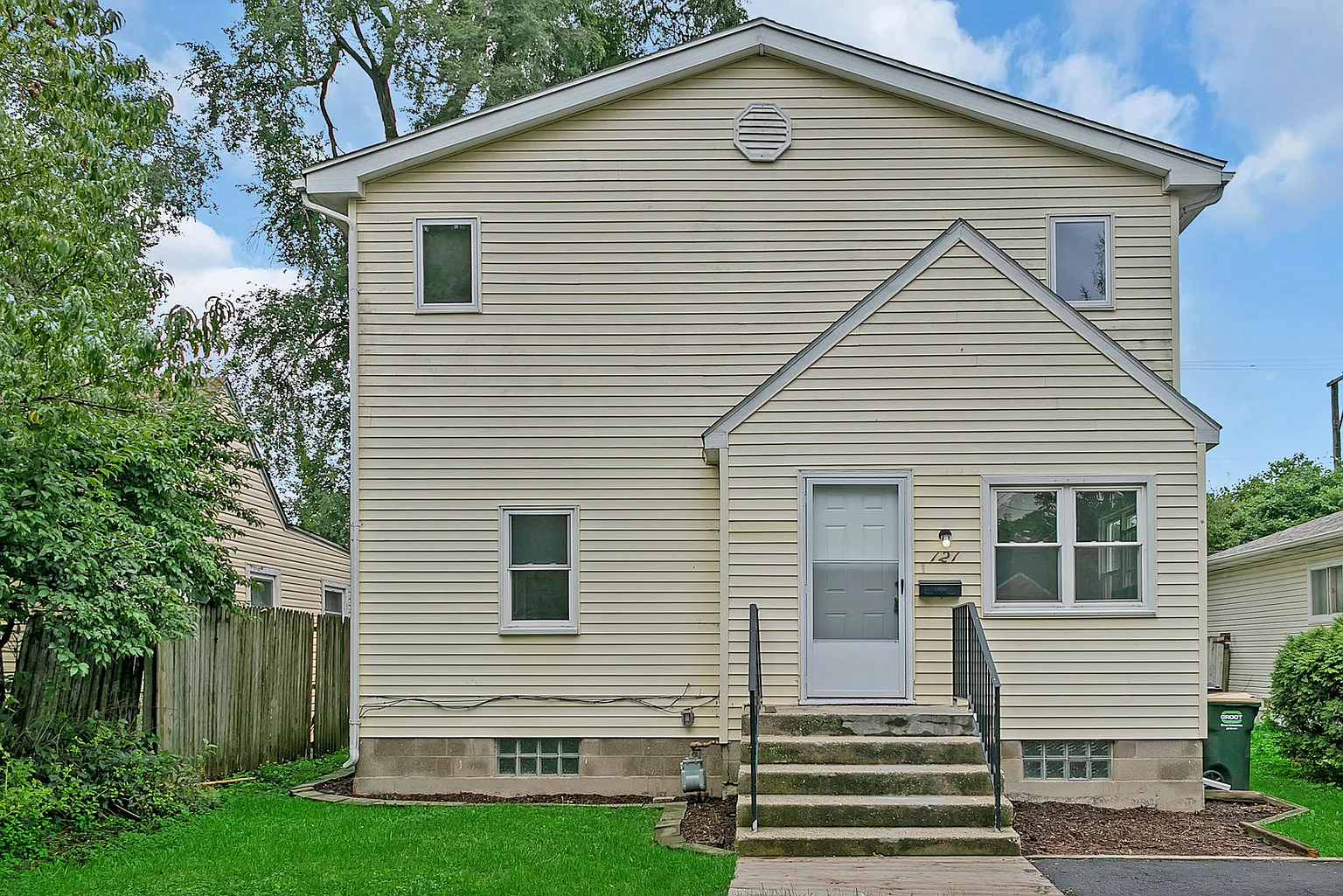 121 E Pineview Dr photo 1