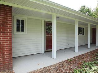 140 N Strawberry Ln, Moreland Hills, OH