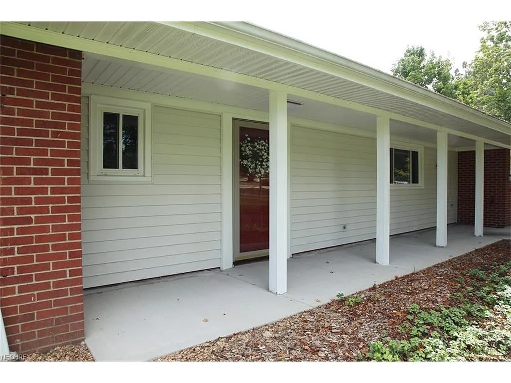 140 N Strawberry Ln photo 1