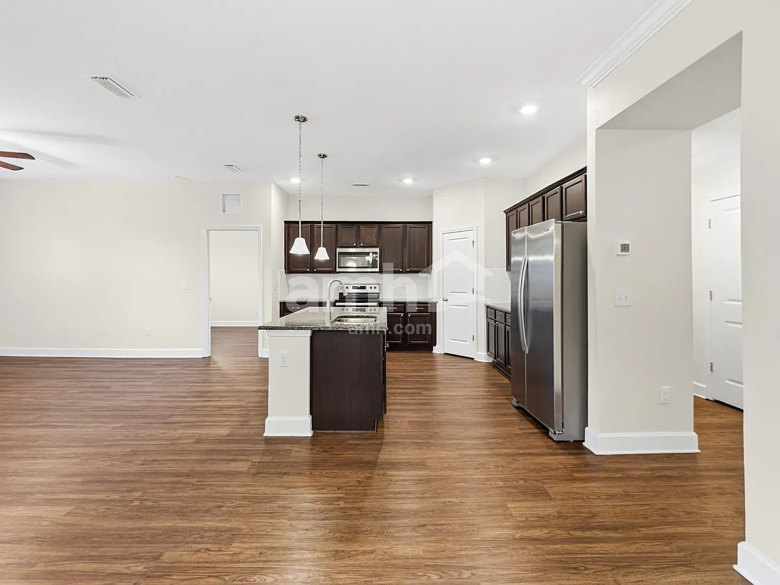 4 bed, 3.0 bath, 2197 sqft, $2,910 — Photo 4