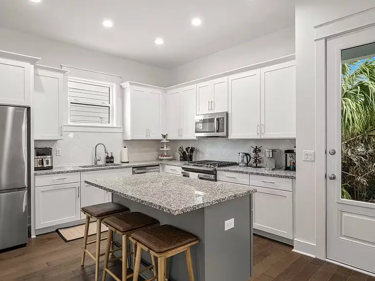 2707 Lagoon Manor Dr — Photo 18