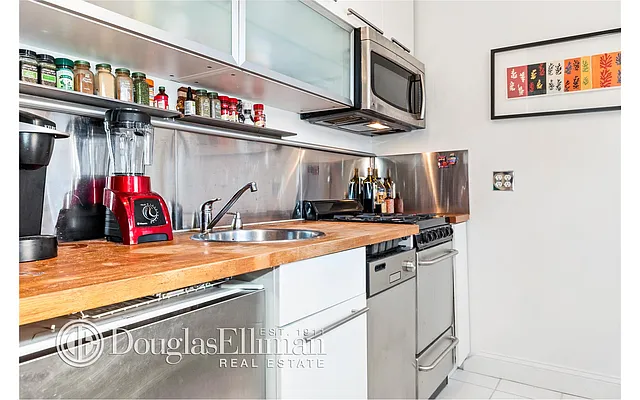 Rented by Douglas Elliman | media 4
