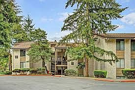 2nd image of 10522 NE 32nd Pl APT J-202