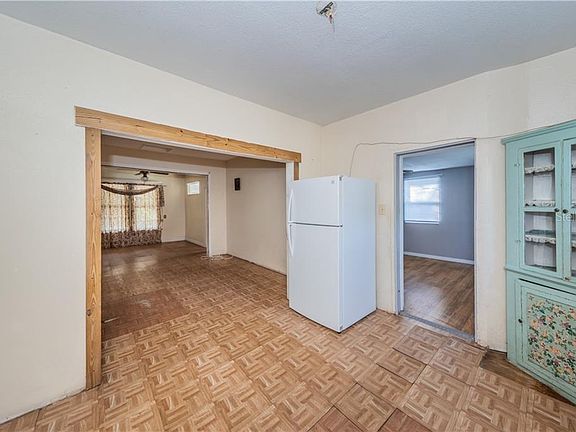 3rd image of 467 Pent St