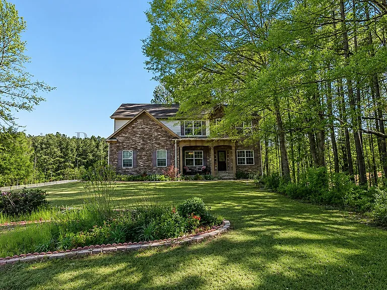 344 Mary Dr — Photo 2