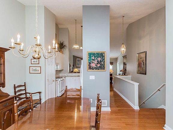 5th image of 386 Wyndham Park S