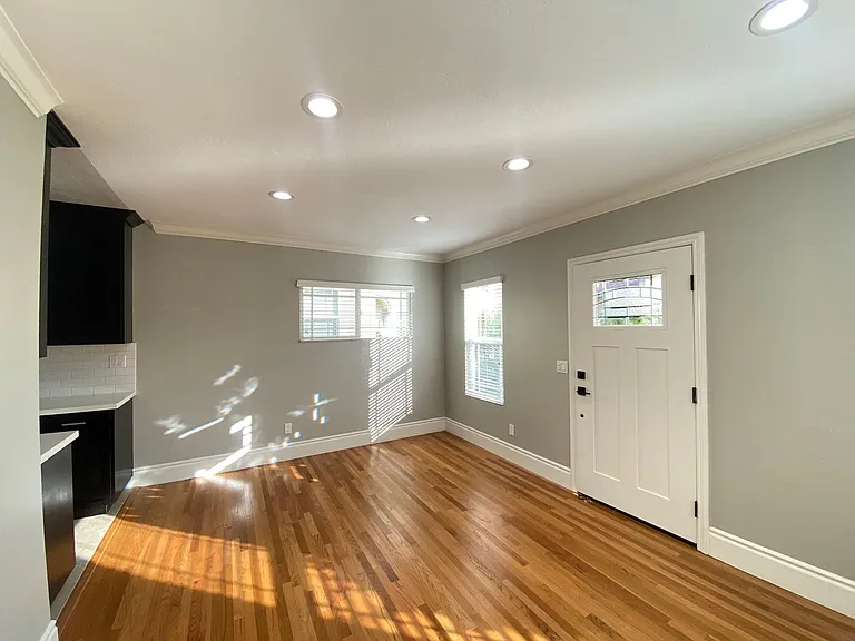 1BD/1BA Cottage Home at B Street Bungalows Modern Luxury Meets Mission Style Charm! — Photo 5