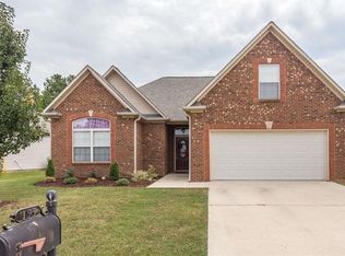 155 Oak Leaf Cir, Pell City, AL 35125