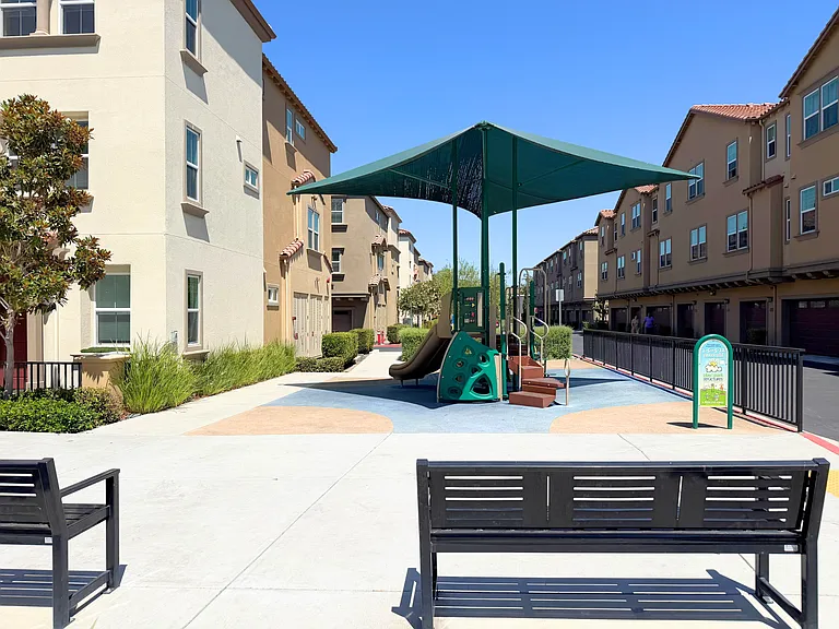 1460 Civic Center Dr #3 — Photo 23