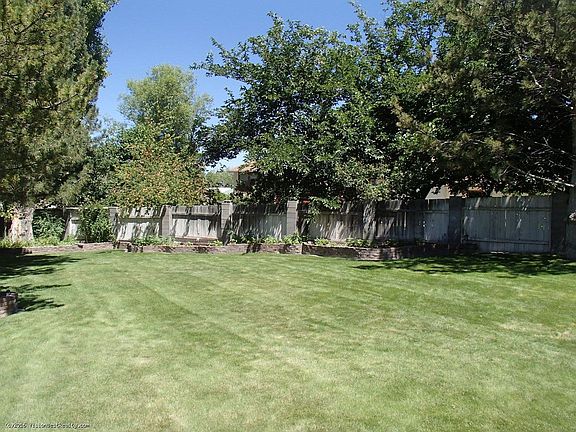 3rd image of 1975 Skyland Blvd