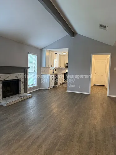 1125 Highland Dr Photo 1