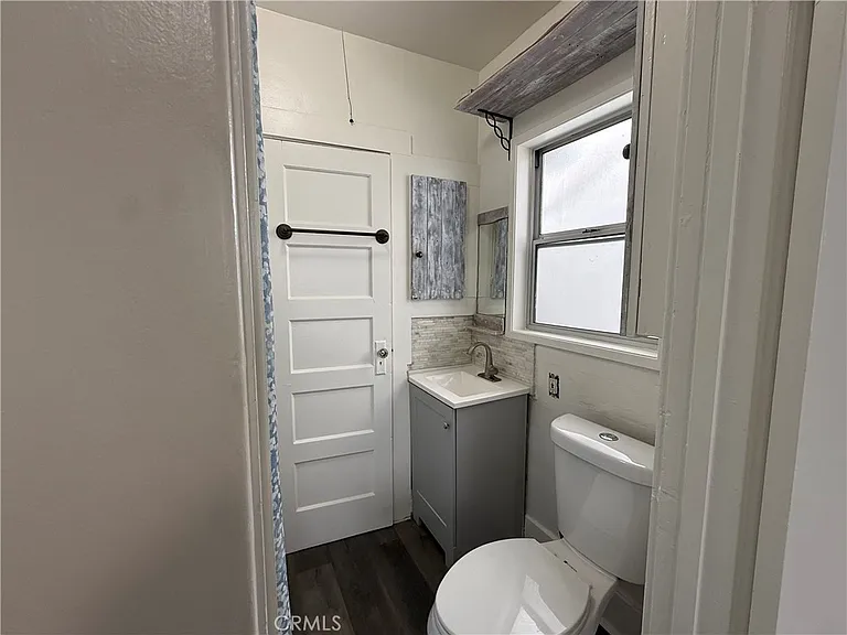 1053 Loma Dr — Photo 12