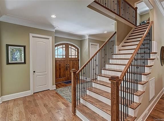 3rd image of 136 Wellfleet Ln