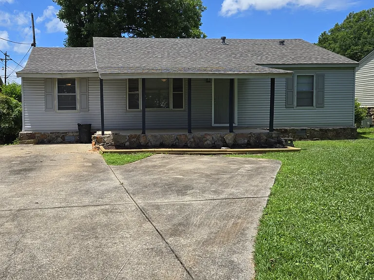1440 Circle Dr — Photo 2