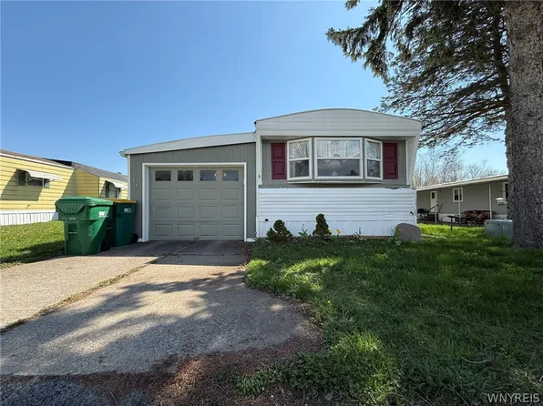 126 Holly St, Akron, NY 14001