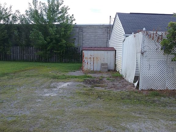 4th image of 10678 Main St