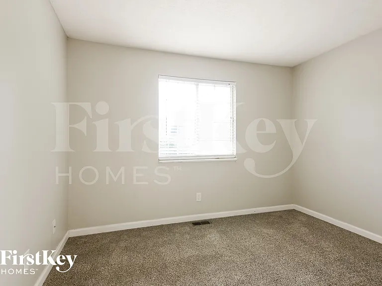 274 Meadow Glen Dr — Photo 13
