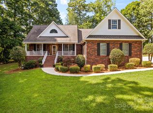 163 Golden Oak Dr, Statesville, NC 28625
