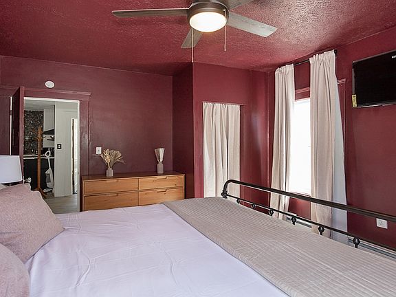 3rd image of 3544 Woodbridge Ave