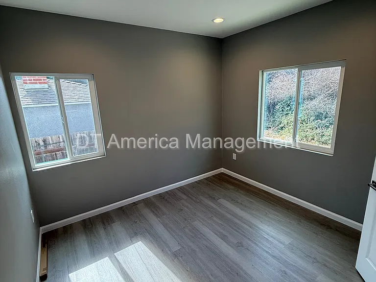 5484 Timothy Dr — Photo 17