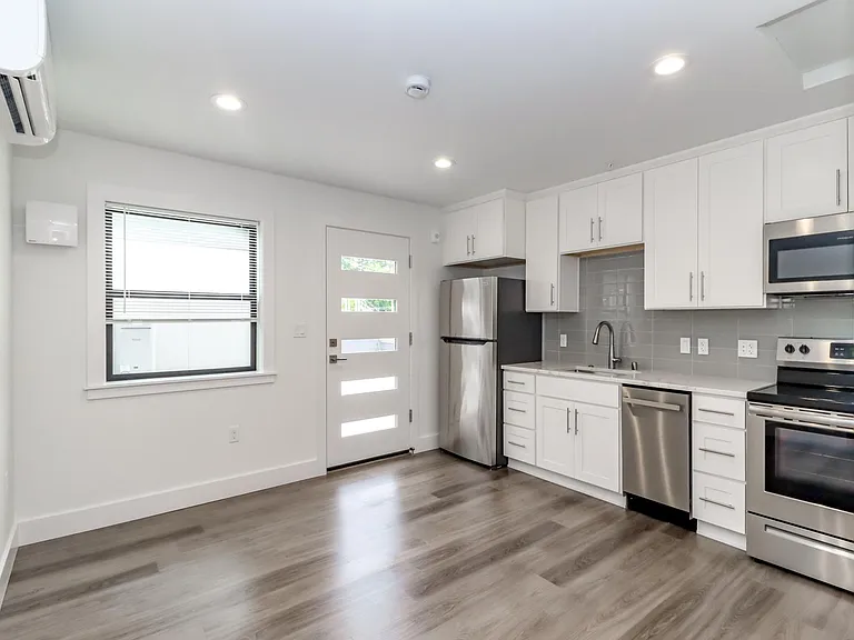 127 N Olympic Ave #202 — Photo 5