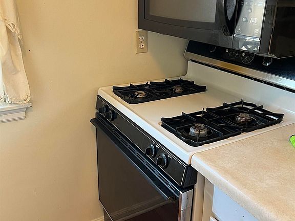 5th image of 715 N Burlington Ave