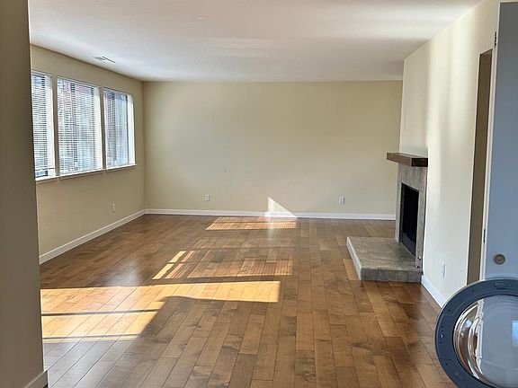 4th image of 725 Capitola Ave APT D
