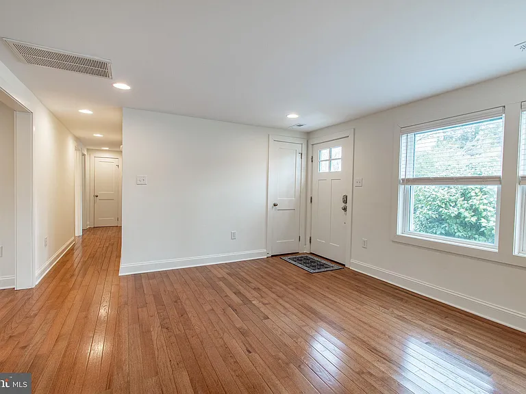 101 Brooks Ln — Photo 11