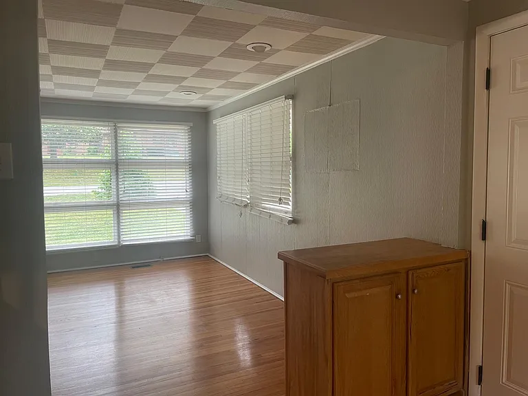 214 W Meadow Dr — Photo 12