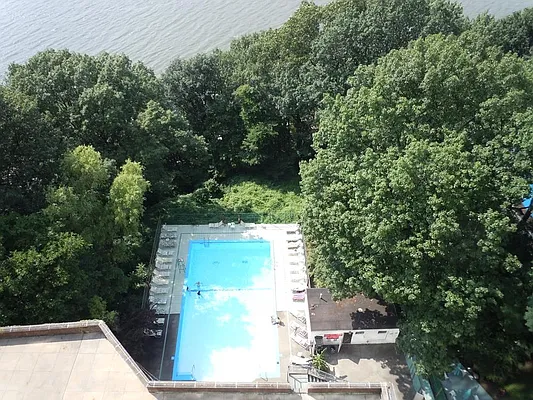 Sold by R New York | media 41