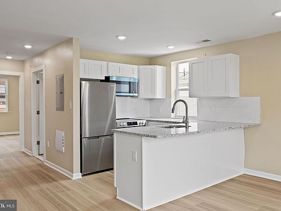 5th image of 2832 Belmont Ave