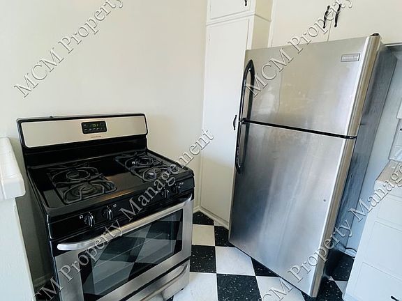 5th image of 5761 San Vicente Blvd #1