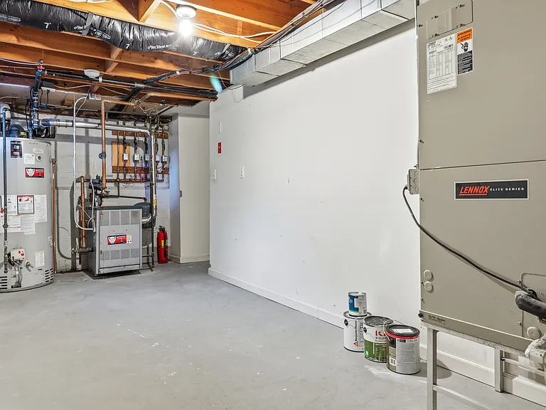 519 Summit Ave — Photo 35