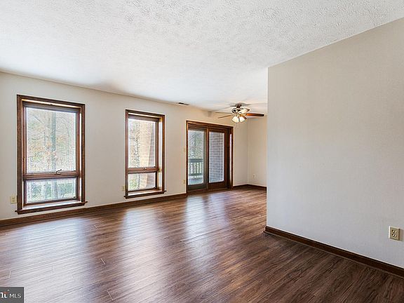 4th image of 23243 Rosewood Ct #1035