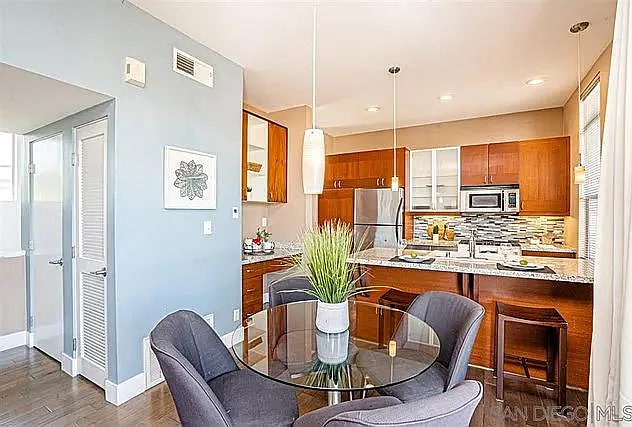 3 bed, 3.5 bath, 1342 sqft, $4,600 — Photo 4