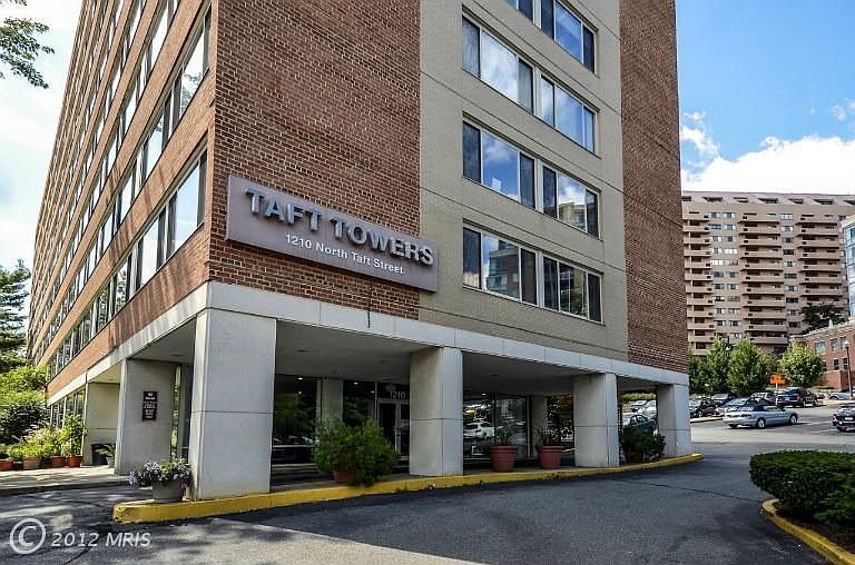 1st image of 1210 N Taft St APT 702