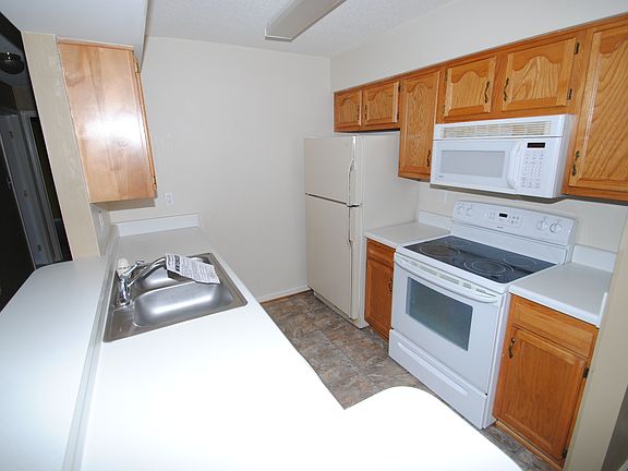 3rd image of 3841 Lasalle Dr APT 103